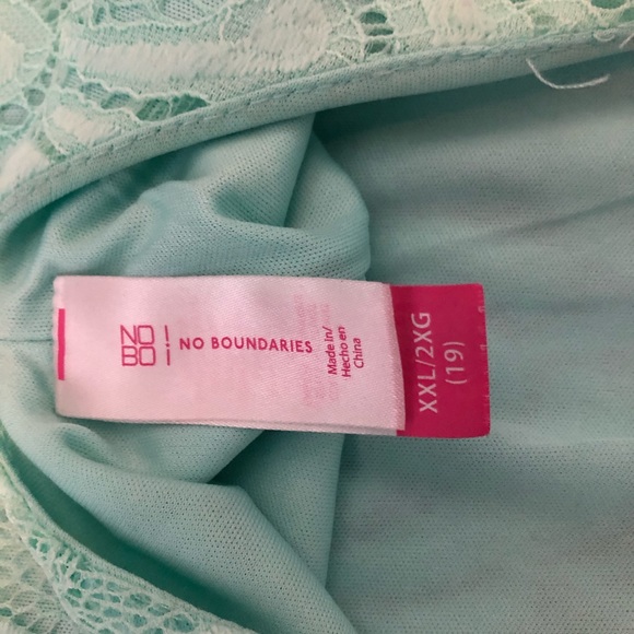 Mint lace dress - Picture 2 of 4